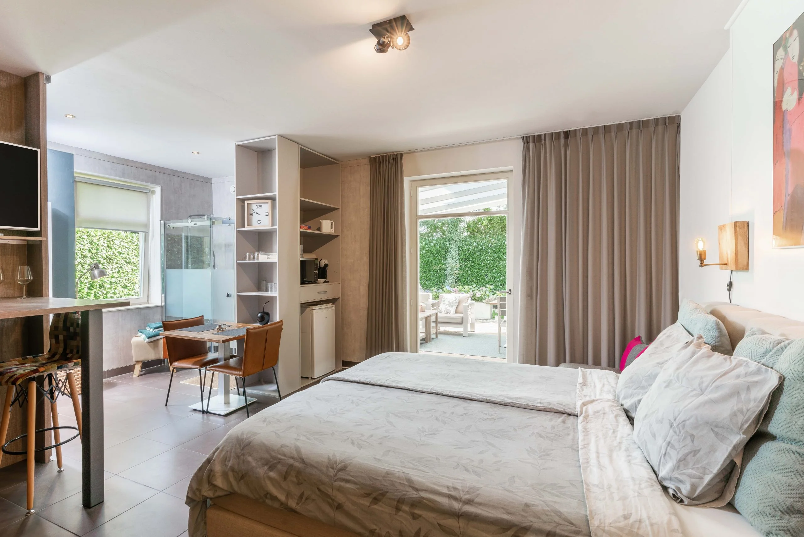 Lichte studio met eigen terras in de Garden Suite